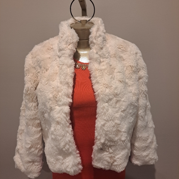 JOUJOU Women's Cream Faux Fur Jacket - Picture 2 of 7